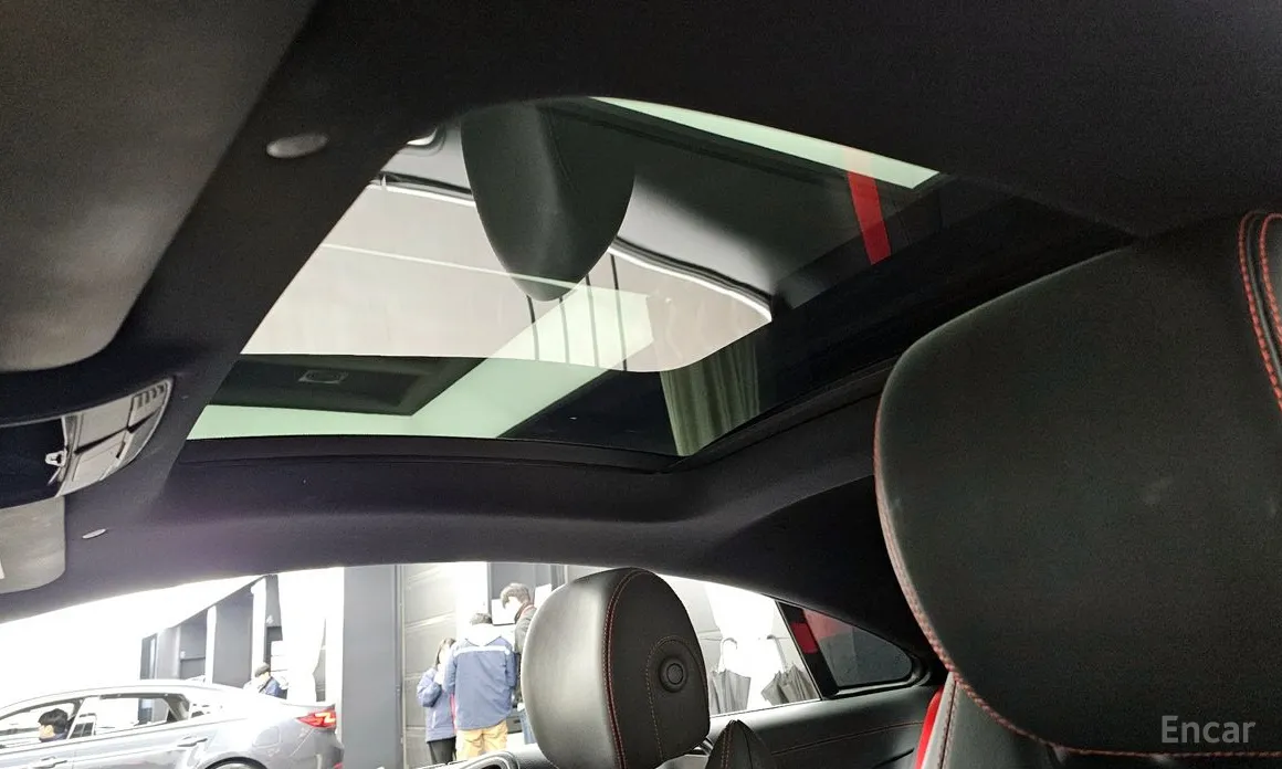 Фото 18 - Mercedes-Benz E-Class