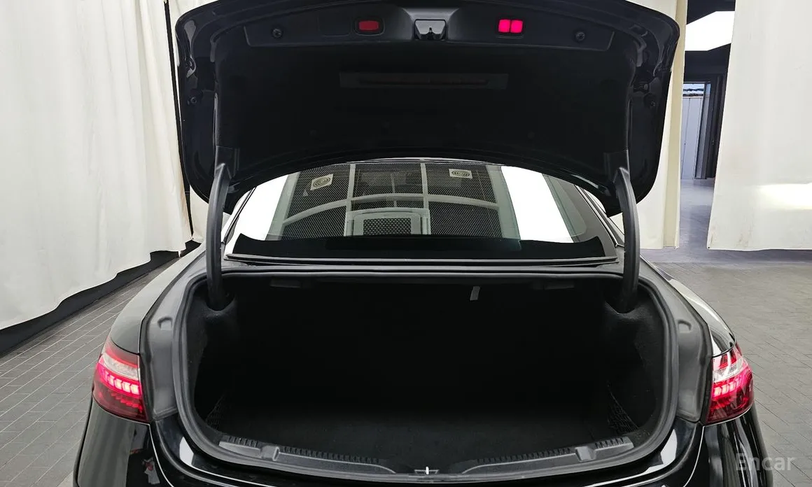 Фото 20 - Mercedes-Benz E-Class