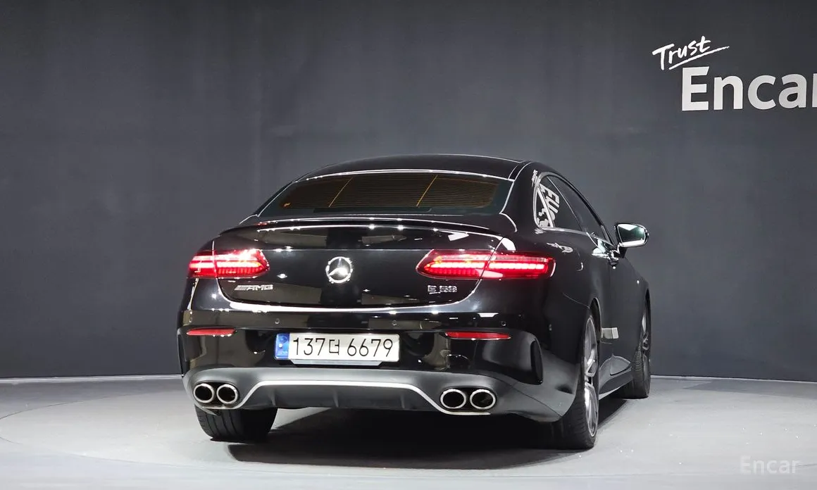 Фото 4 - Mercedes-Benz E-Class