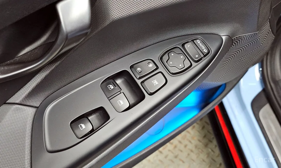 Фото 13 - Hyundai Veloster