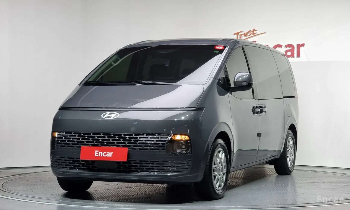 Фото 1 - Hyundai Staria