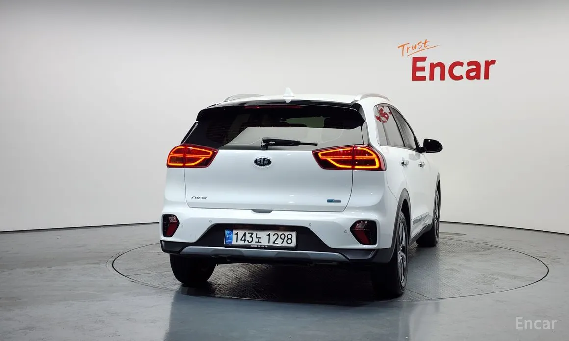 Фото 4 - Kia Niro