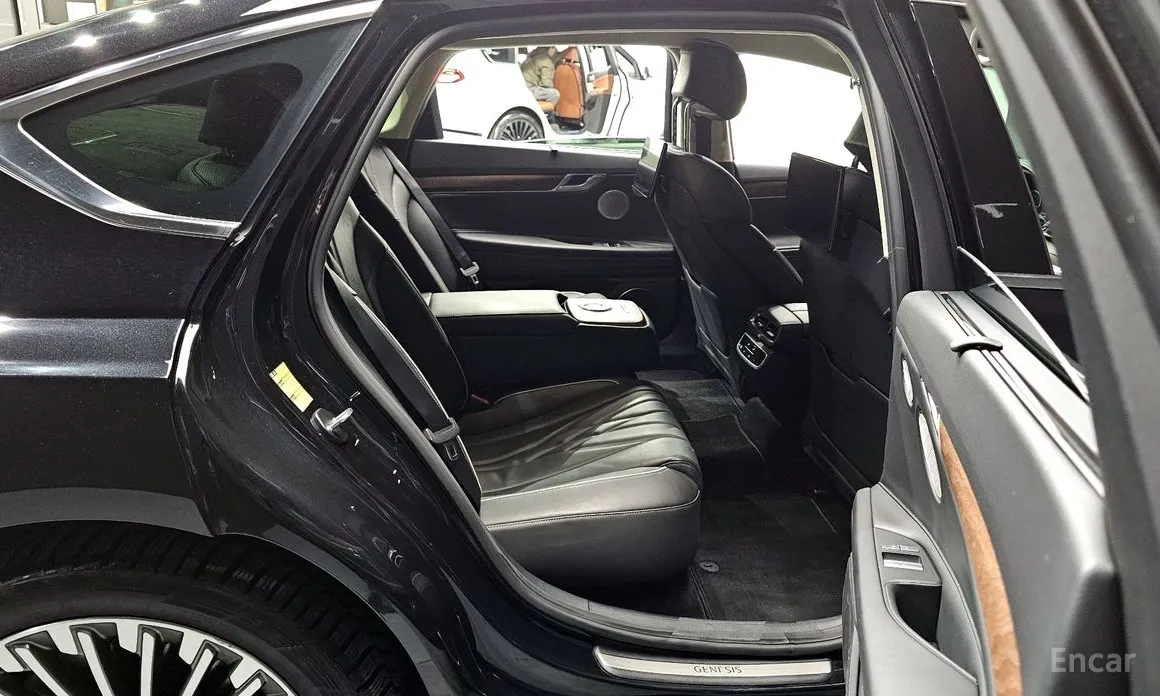 Фото 13 - Genesis G80