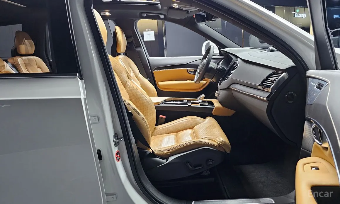 Фото 10 - Volvo XC90