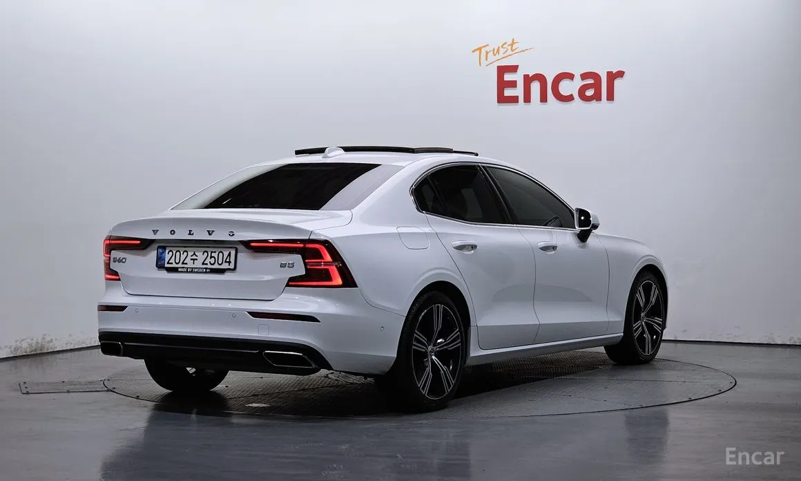 Фото 2 - Volvo S60