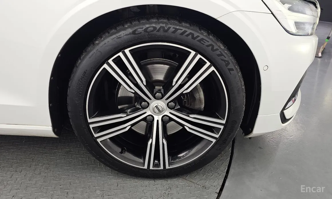 Фото 5 - Volvo S60