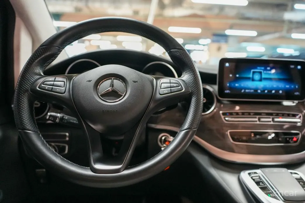 Фото 10 - Mercedes-Benz V-Class