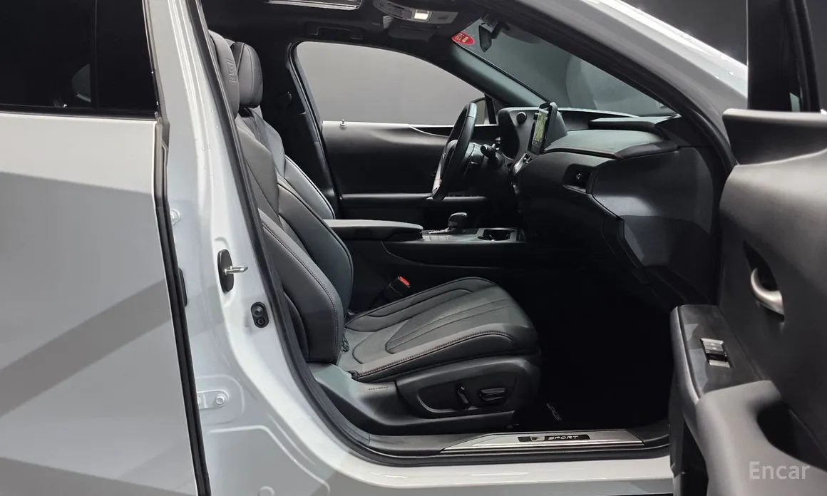 Фото 10 - Lexus UX