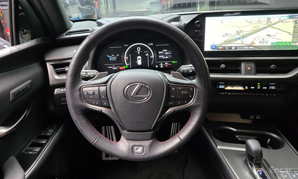 Фото 13 - Lexus UX