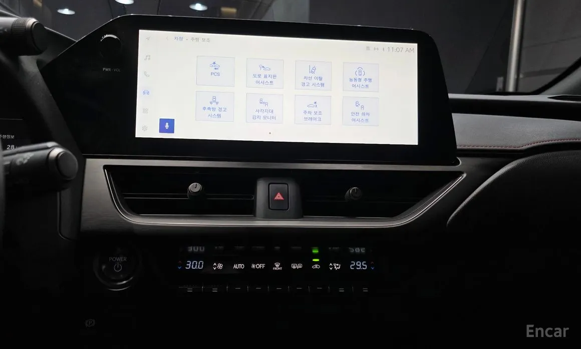 Фото 14 - Lexus UX