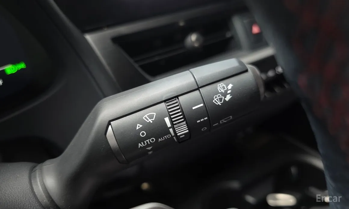 Фото 17 - Lexus UX