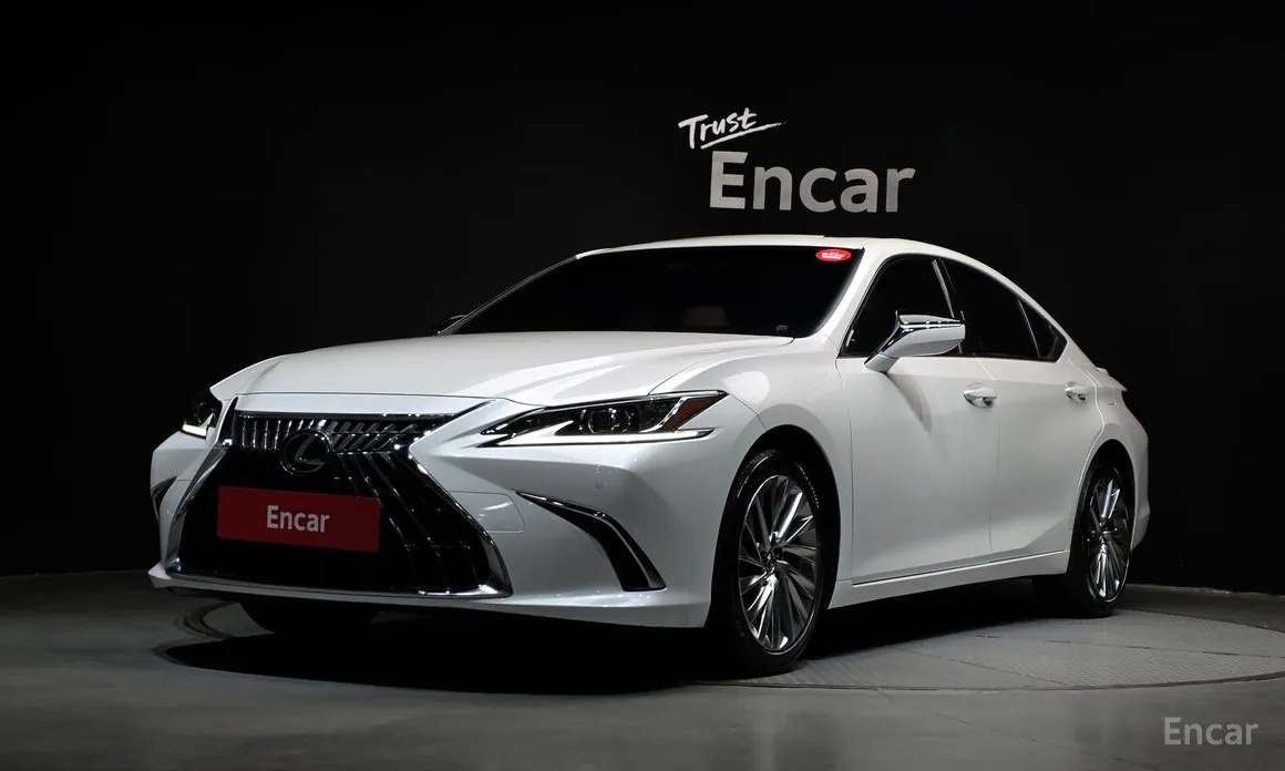 Фото 1 - Lexus ES