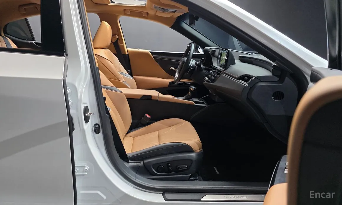 Фото 10 - Lexus ES