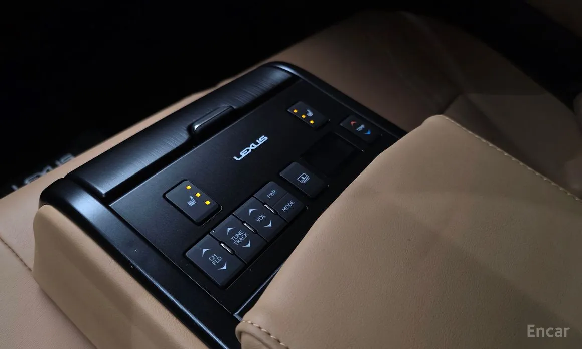 Фото 17 - Lexus ES