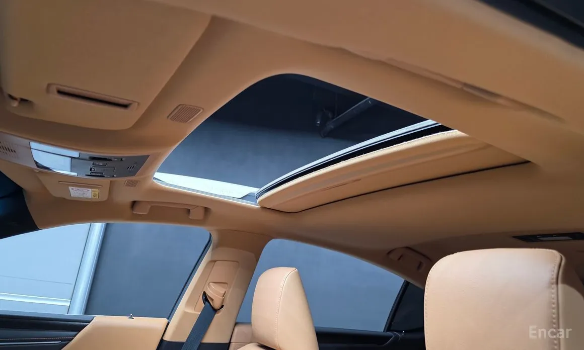 Фото 19 - Lexus ES