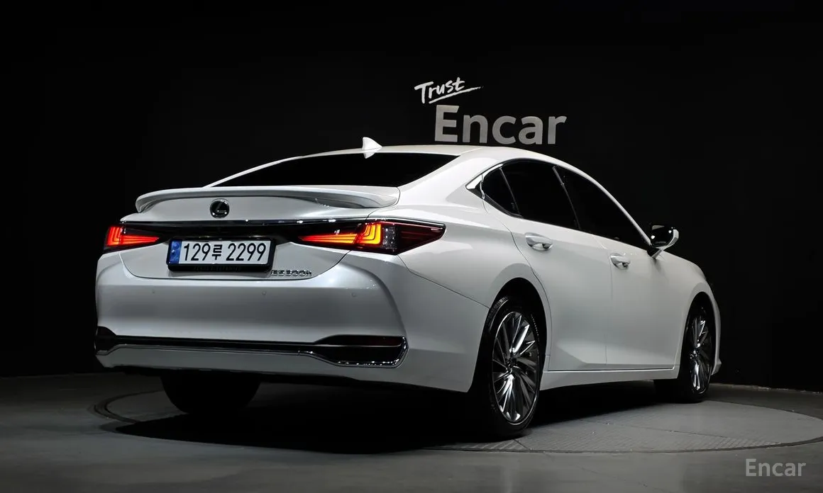 Фото 2 - Lexus ES