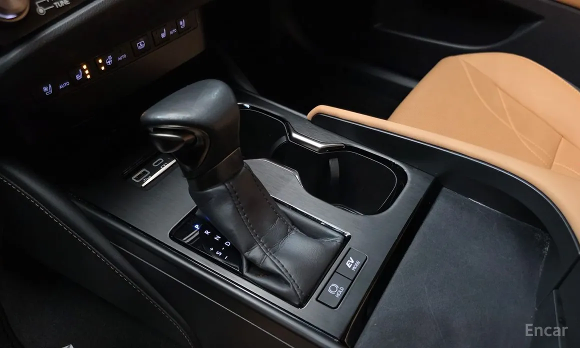 Фото 9 - Lexus ES