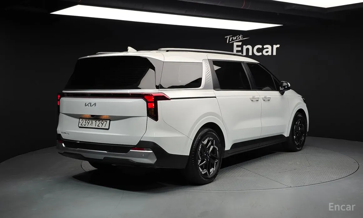 Фото 2 - Kia Carnival