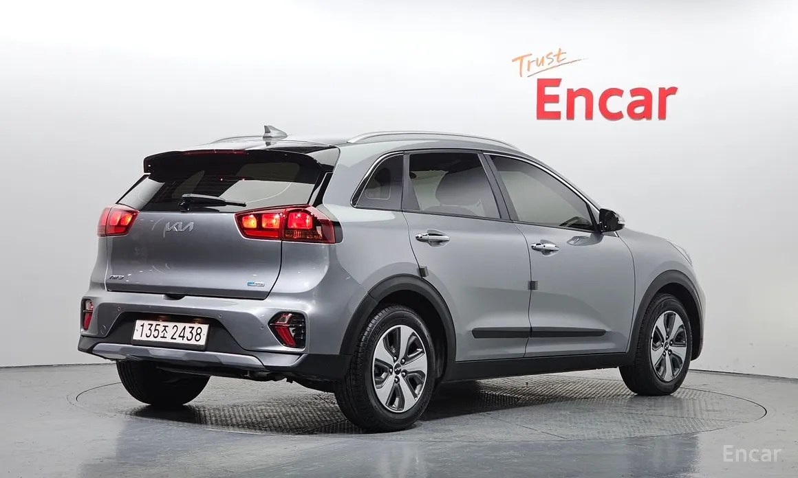 Фото 2 - Kia Niro