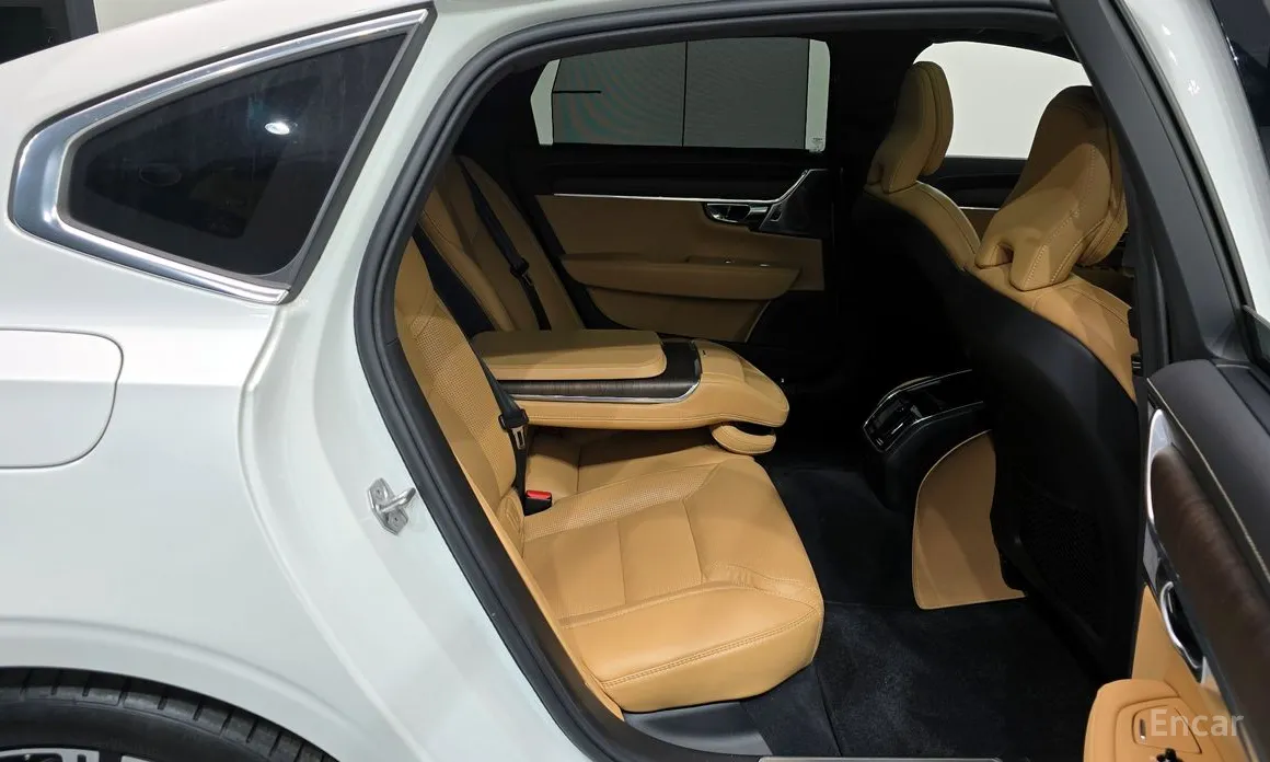 Фото 12 - Volvo S90