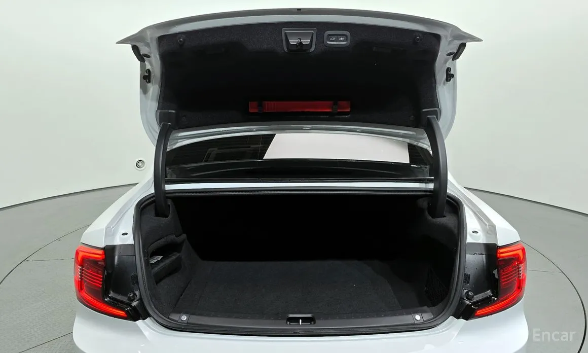 Фото 20 - Volvo S90