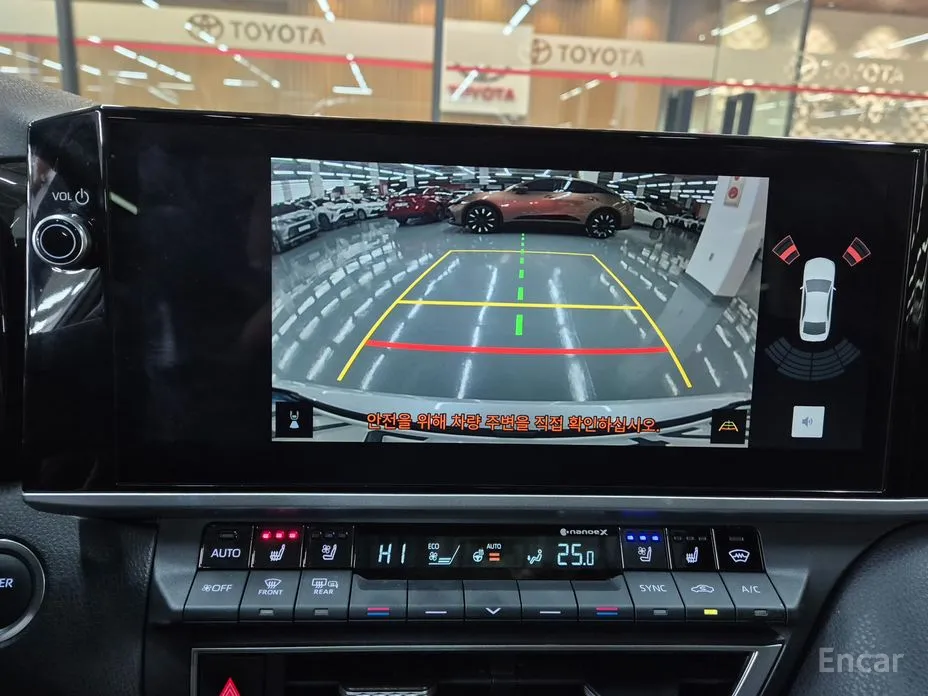 Фото 18 - Toyota Camry