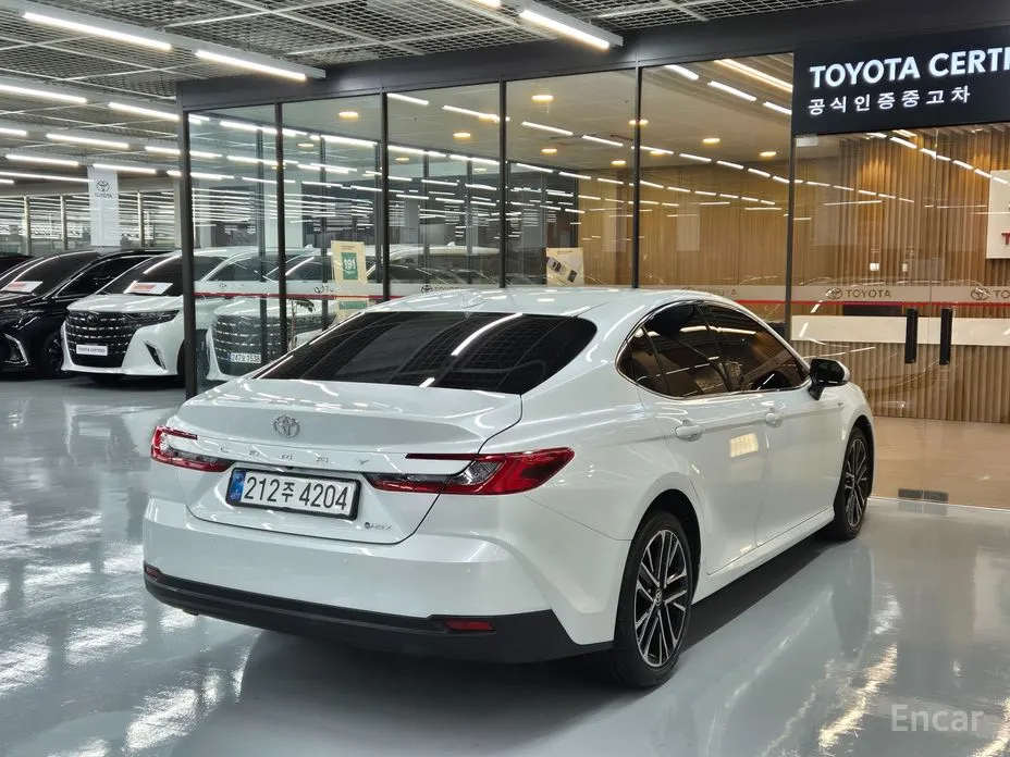 Фото 2 - Toyota Camry