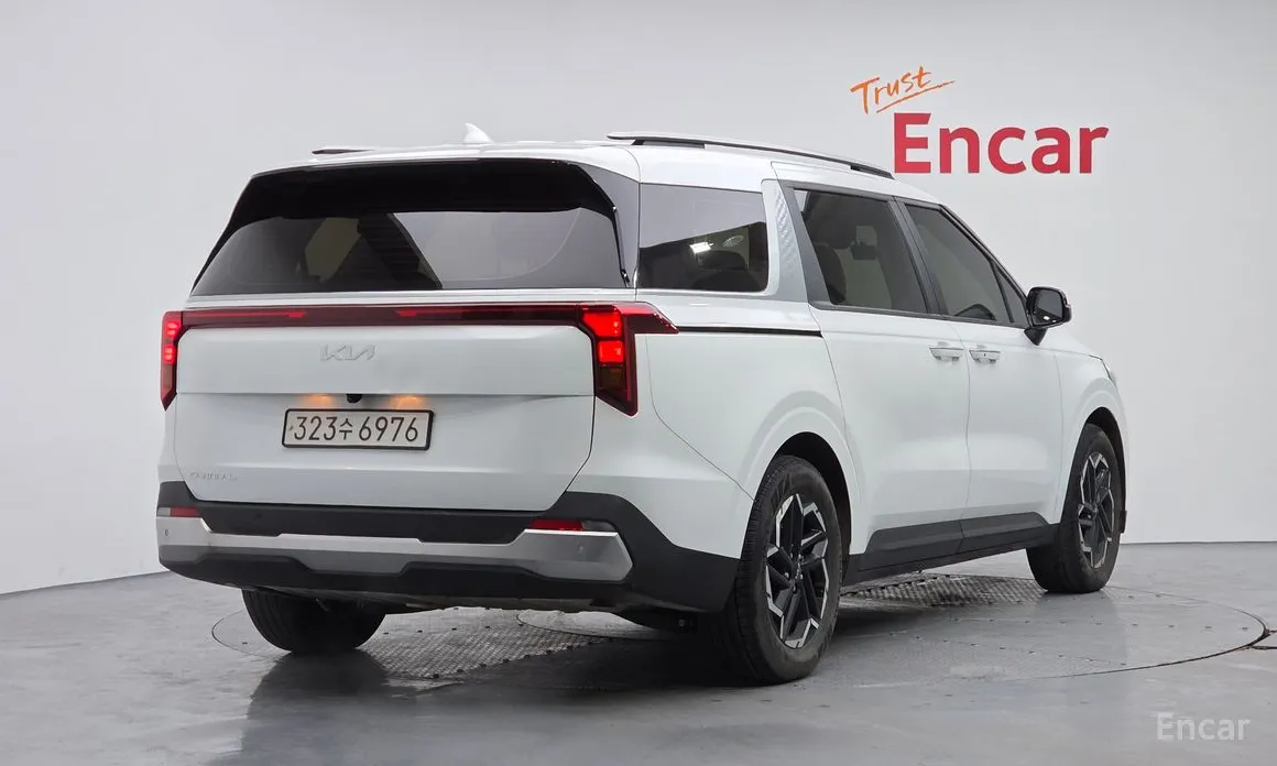 Фото 2 - Kia Carnival