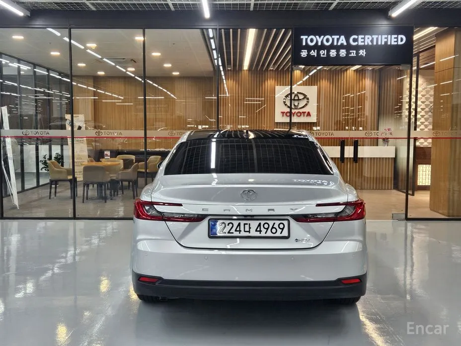 Фото 4 - Toyota Camry