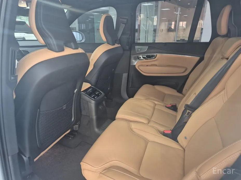 Фото 10 - Volvo XC90