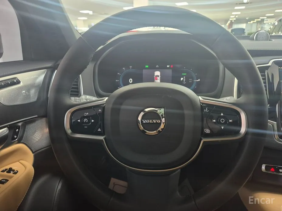 Фото 12 - Volvo XC90