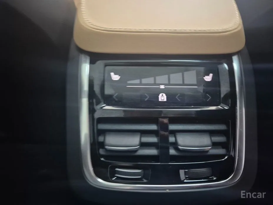 Фото 17 - Volvo XC90