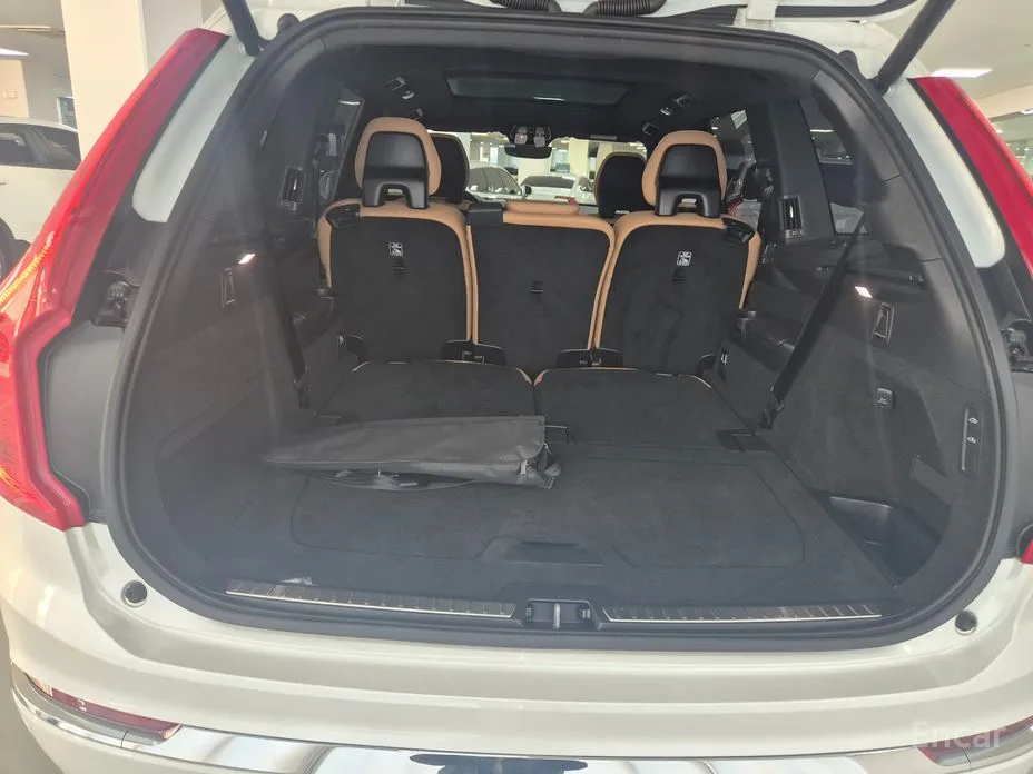 Фото 18 - Volvo XC90