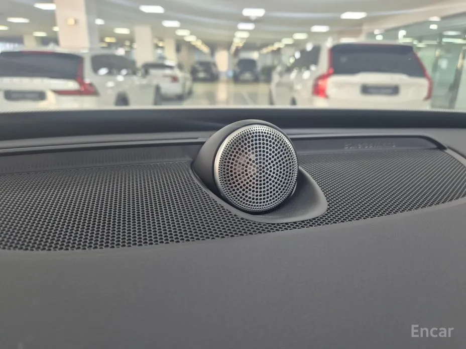 Фото 8 - Volvo XC90