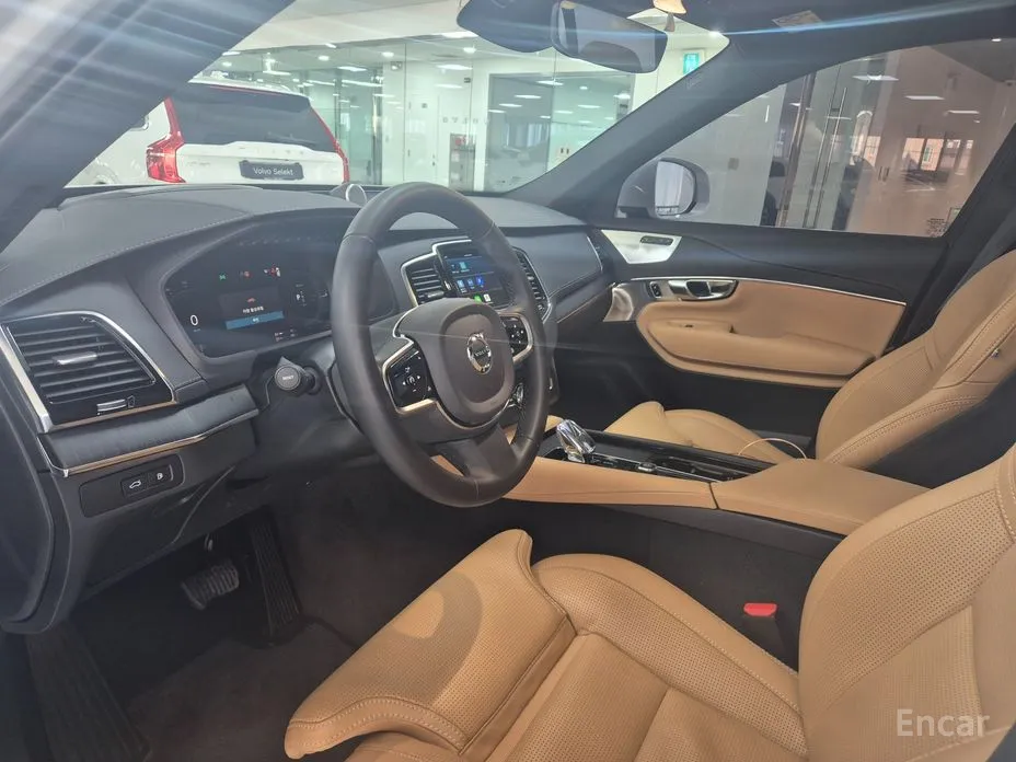 Фото 9 - Volvo XC90