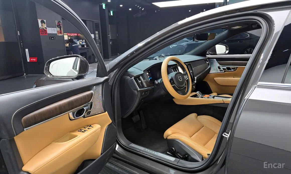 Фото 10 - Volvo S90