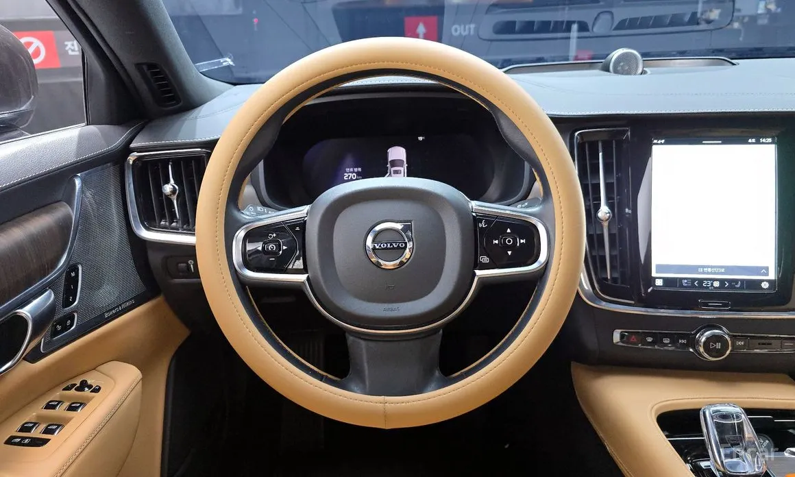 Фото 13 - Volvo S90