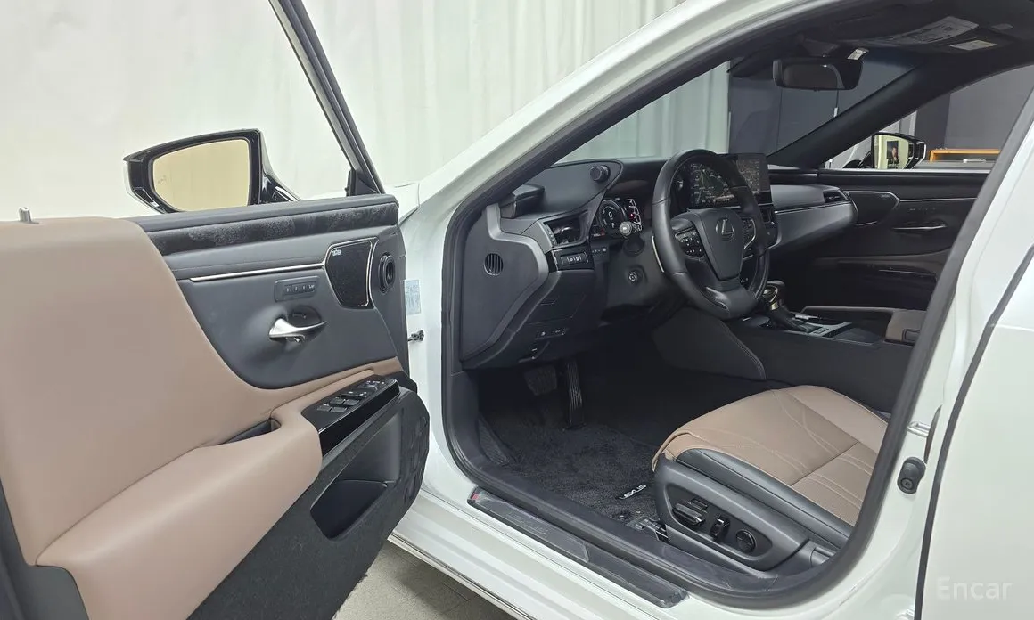 Фото 10 - Lexus ES