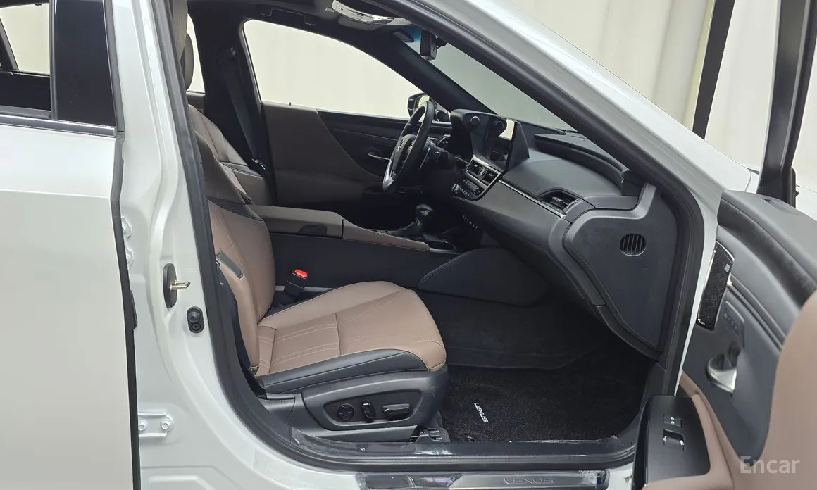 Фото 11 - Lexus ES