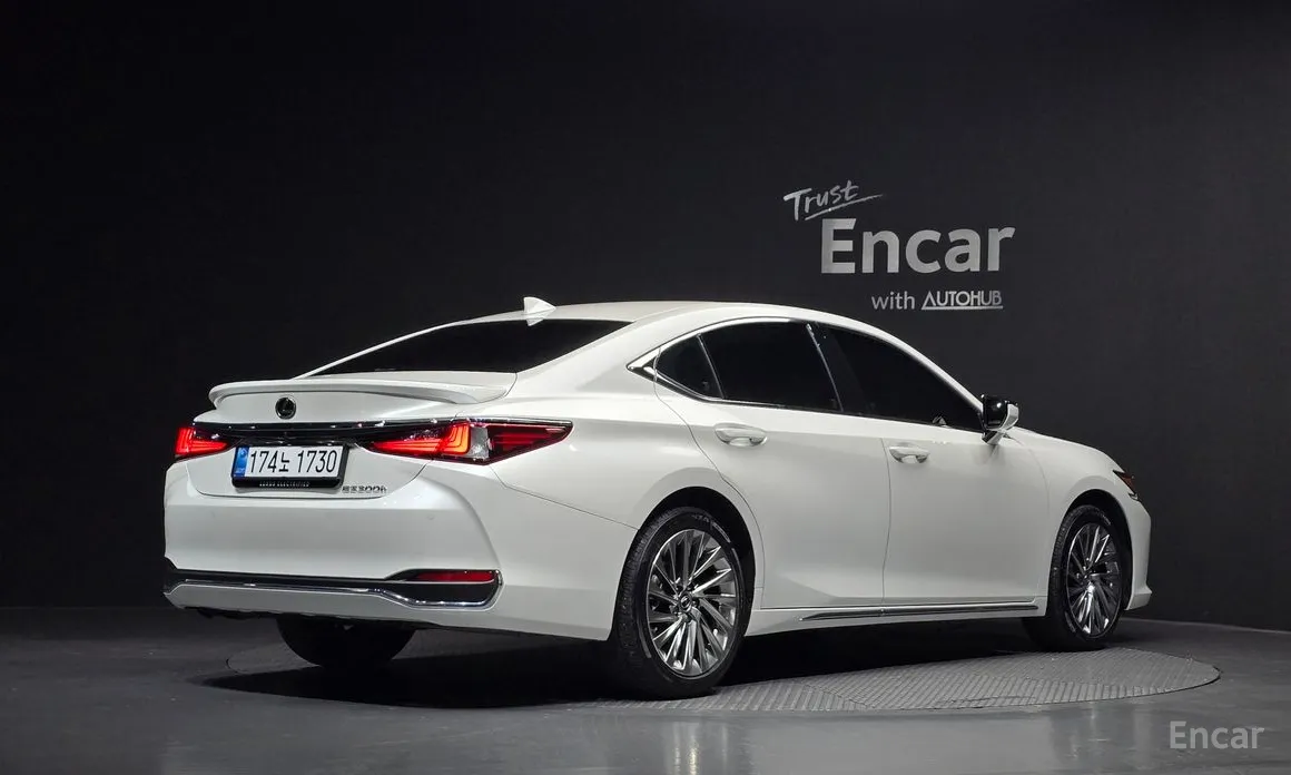 Фото 2 - Lexus ES