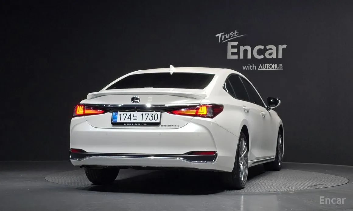 Фото 4 - Lexus ES