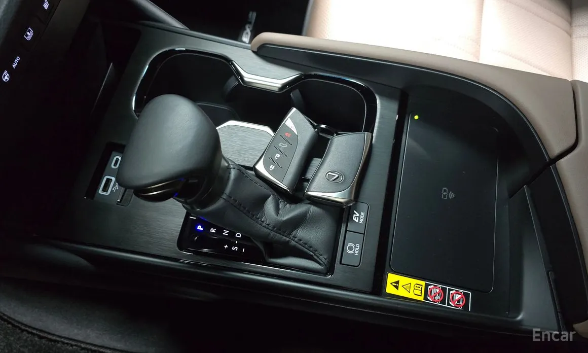 Фото 9 - Lexus ES