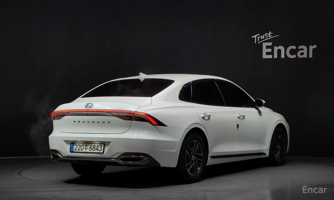 Фото 2 - Hyundai Grandeur