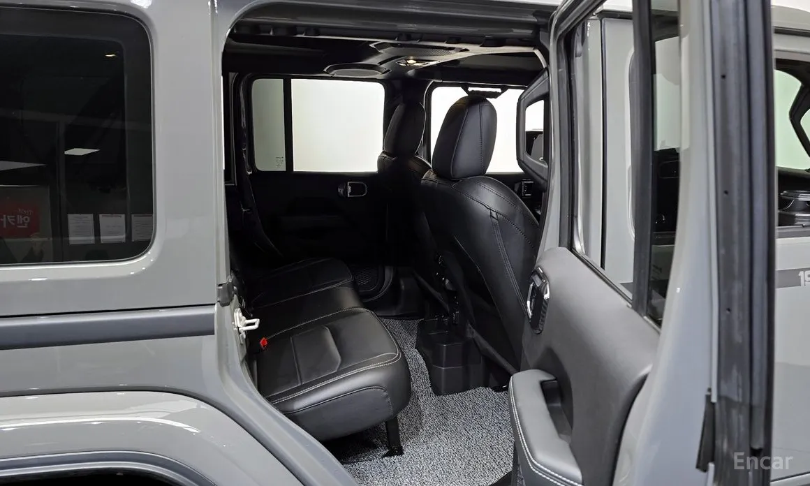 Фото 12 - Jeep Wrangler