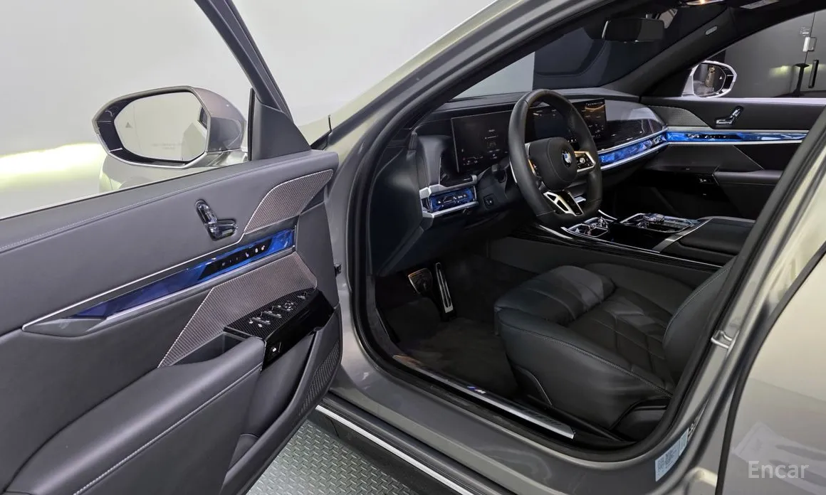 Фото 10 - BMW 7 Series