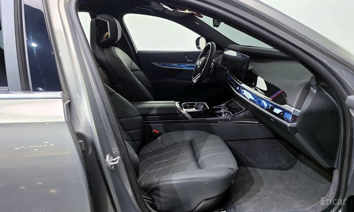 Фото 11 - BMW 7 Series