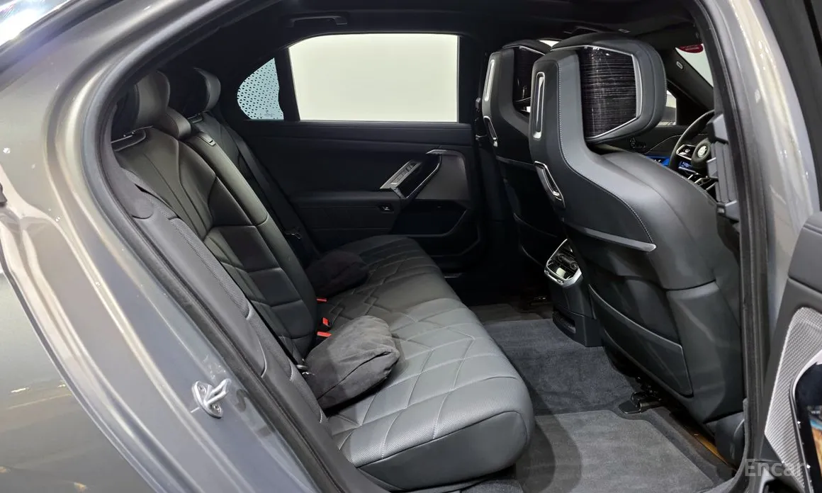 Фото 12 - BMW 7 Series