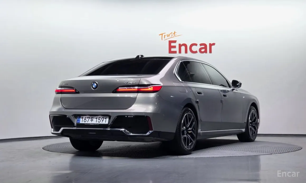 Фото 2 - BMW 7 Series