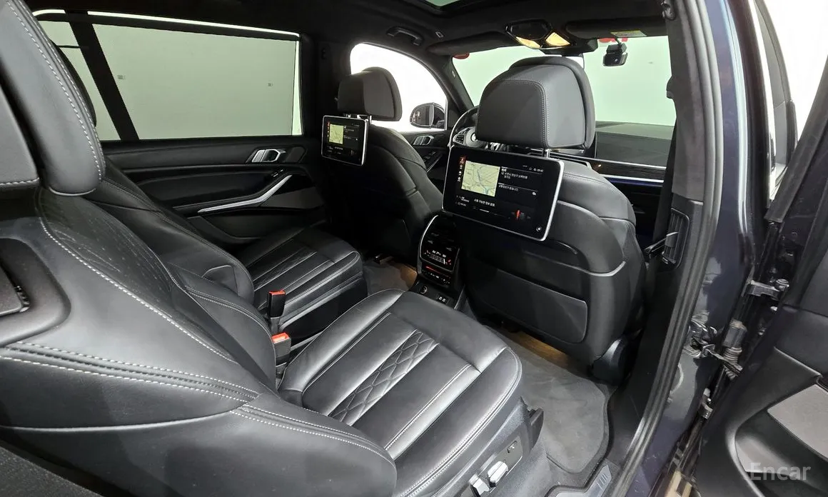 Фото 12 - BMW X7