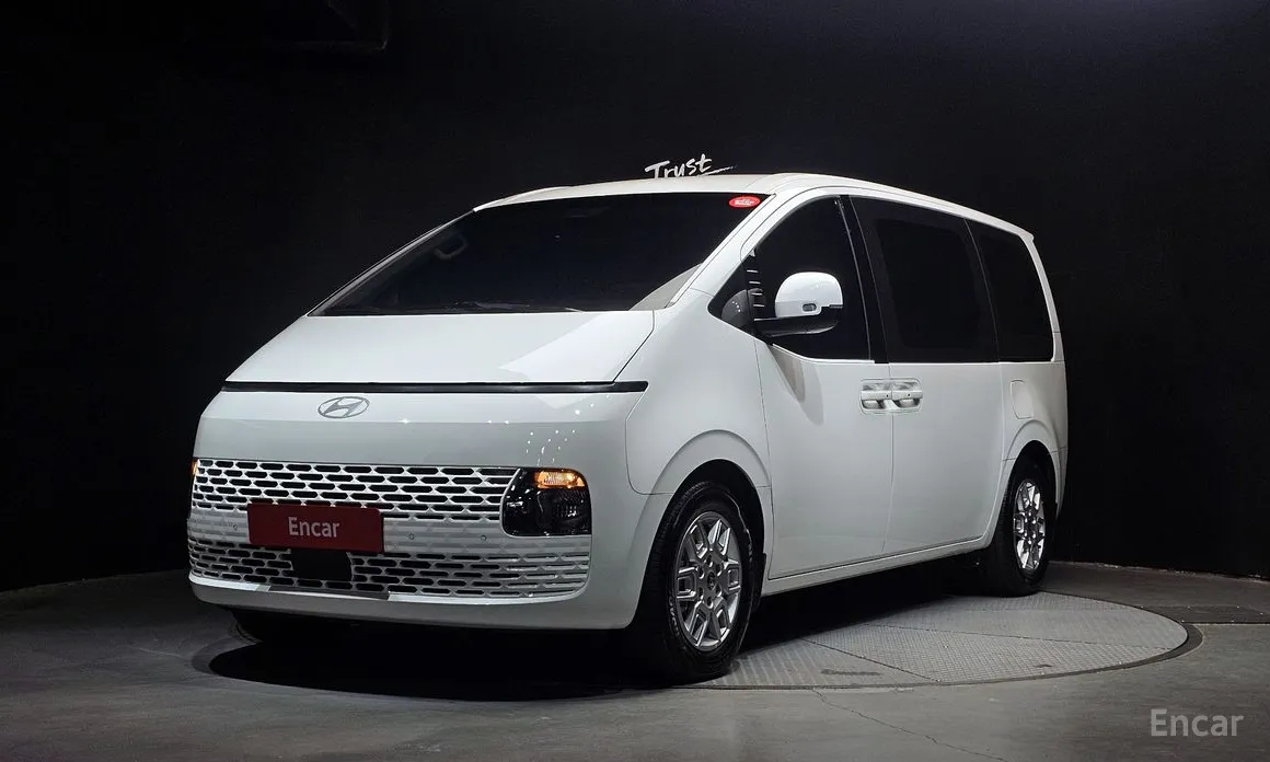 Фото 1 - Hyundai Staria